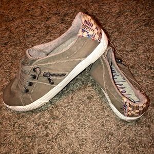 ❌SOLD❌ NWOT Grey Blowfish Slip on Shoes